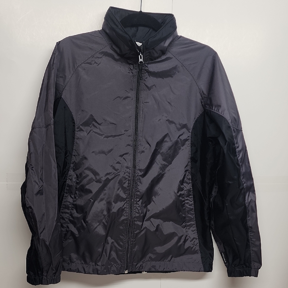 Columbia packable hooded black/gray windbreaker jacket. szM Stay warm from wind.